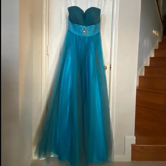 Prom Dress - Picture 2 of 4